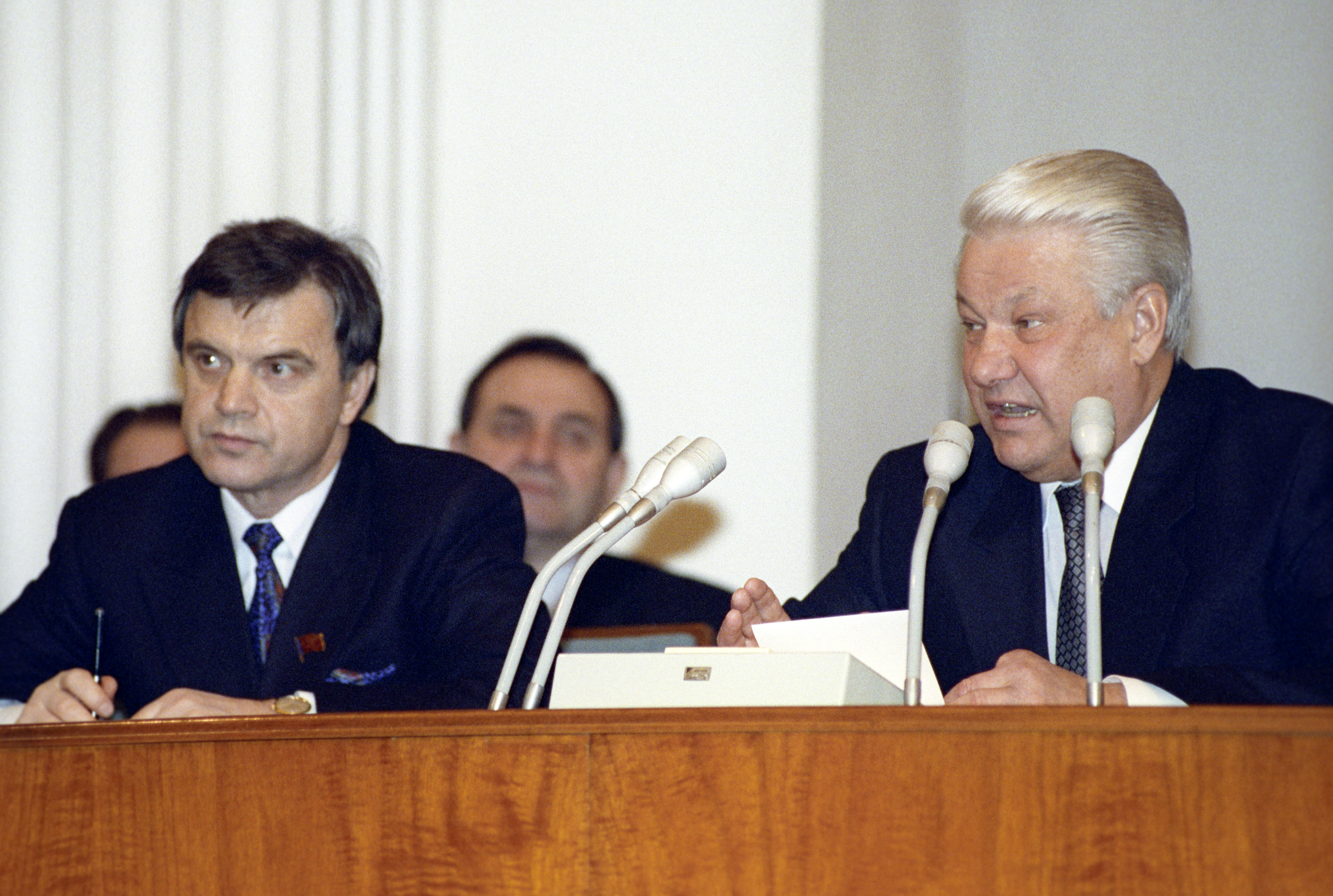 Руслан Хасбулатов и Борис Ельцин (слева направо). Фото: &copy;РИА Новости/Дмитрий Донской
