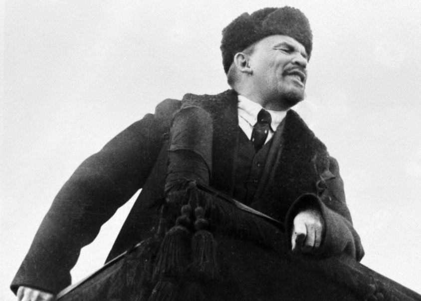 Владимир Ленин произносит речь с трибуны на Красной площади. Фото: &copy; РИА Новости.&nbsp;