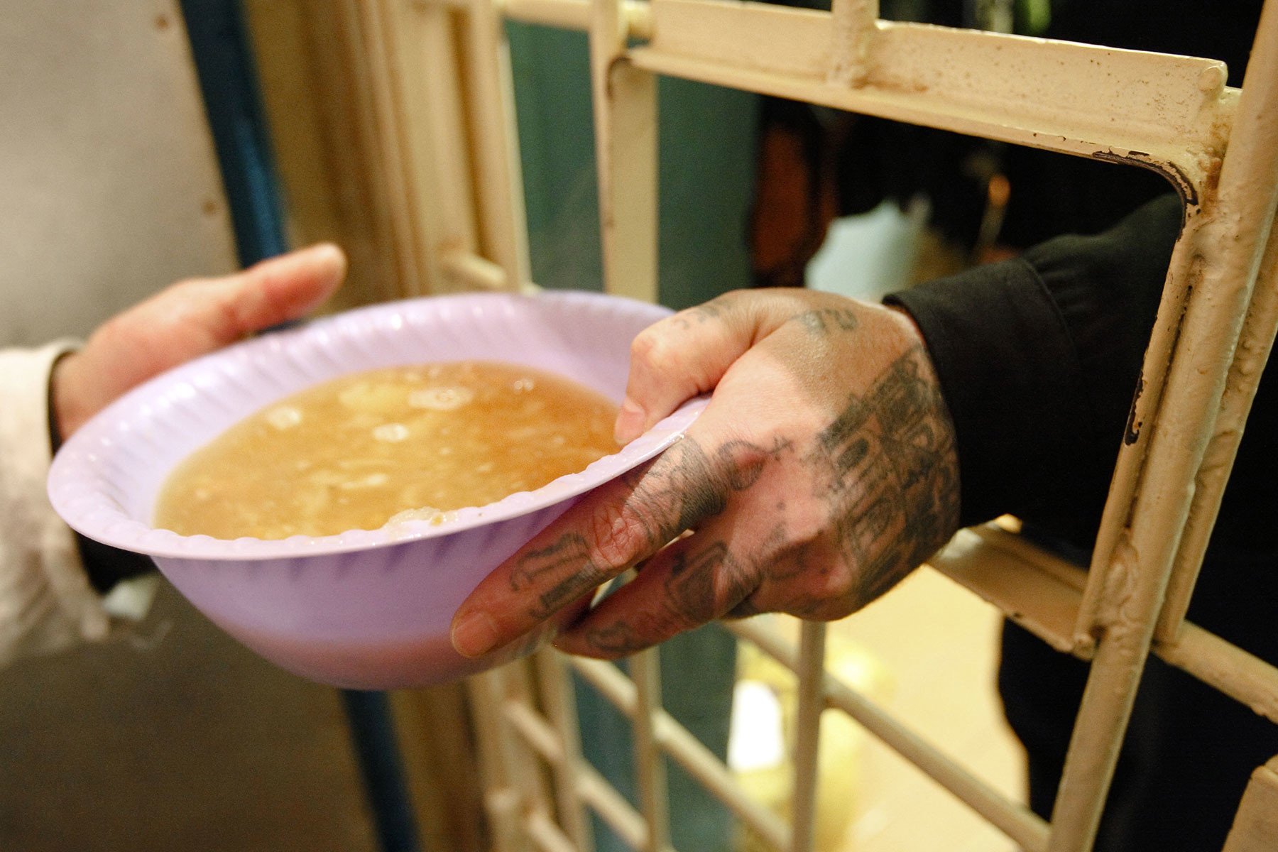Приём пищи осуждёнными. Фото: © РИА Новости / Антон Денисов