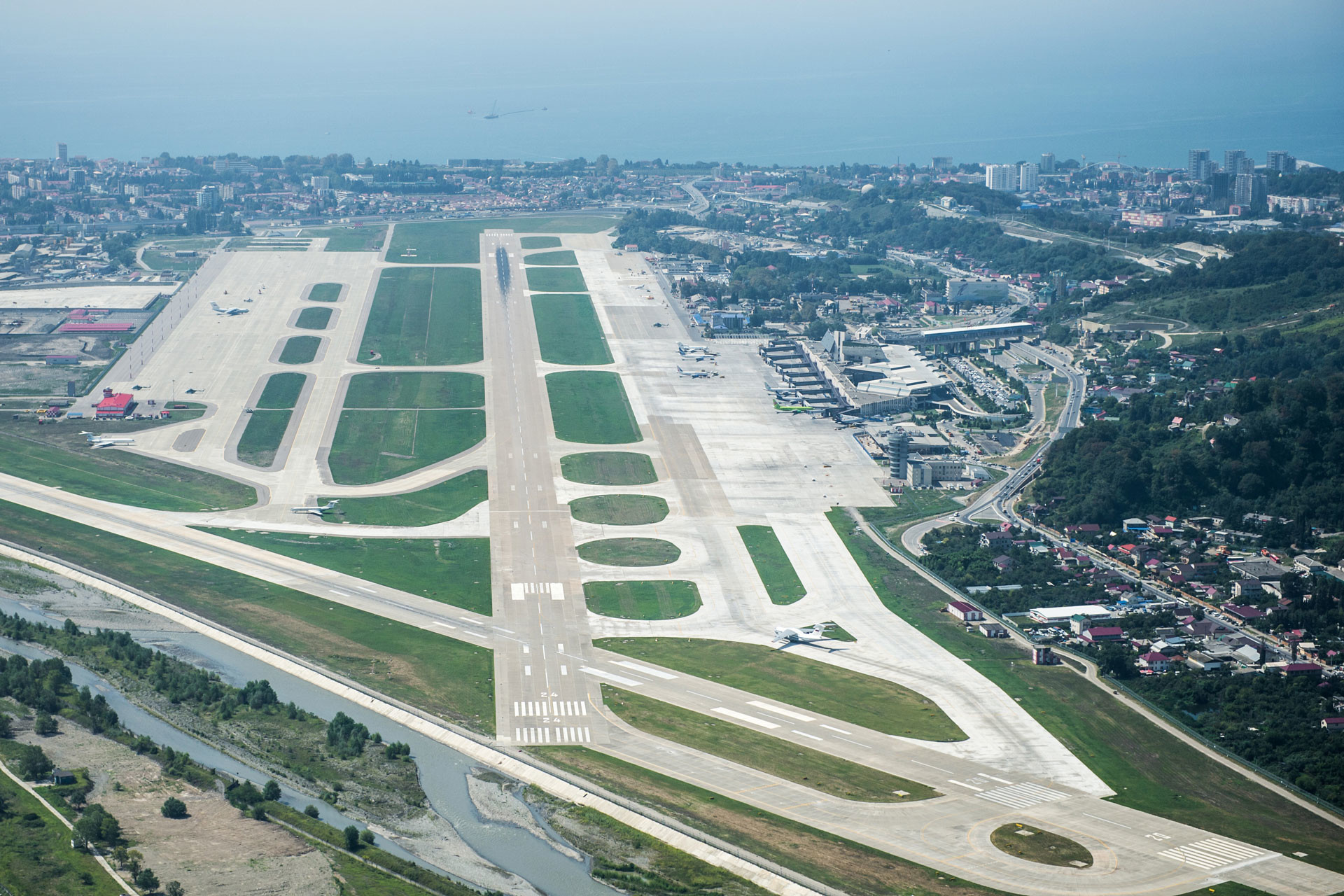 Вид на аэропорт Сочи. Фото: © РИА Новости / Михаил Мокрушин