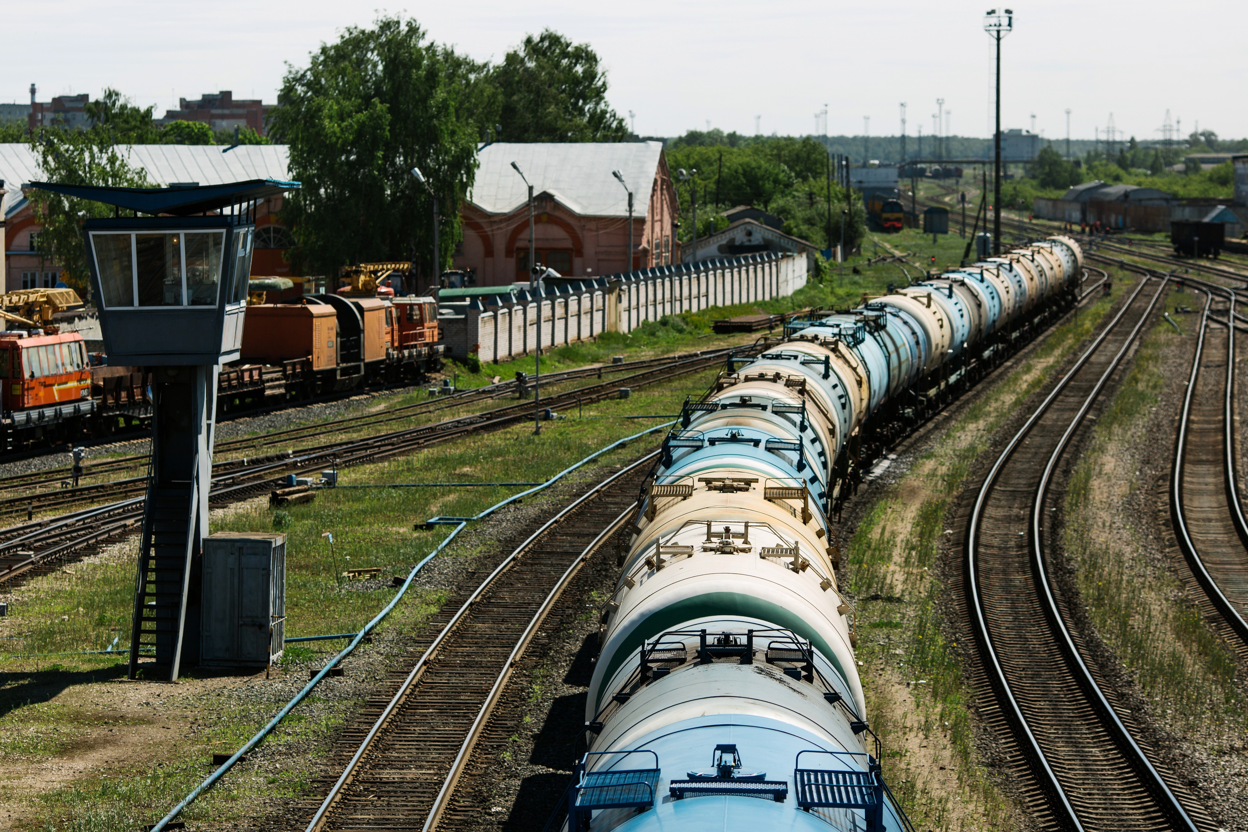 Под Петербургом поезд сбил насмерть подростка