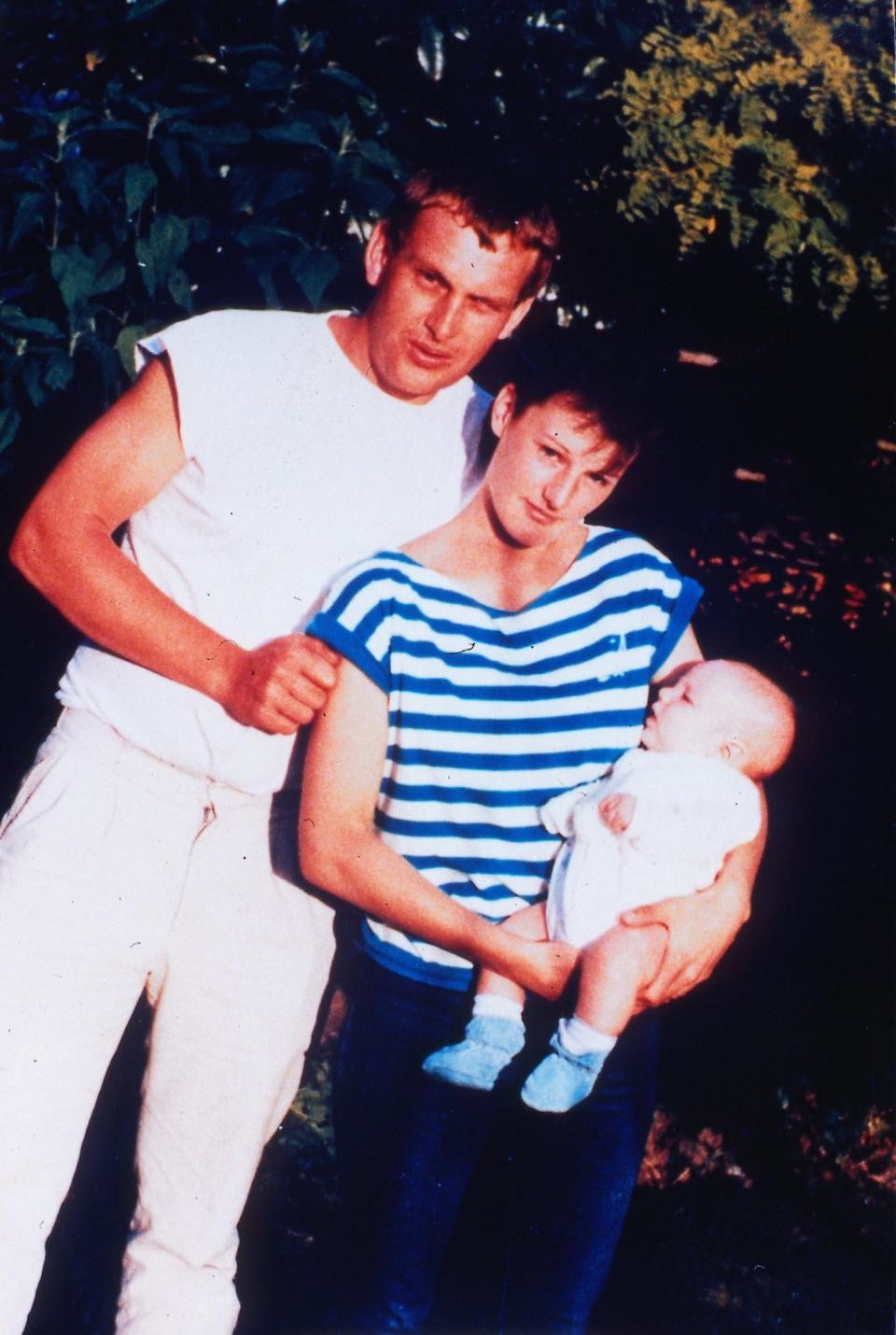 Фото © Mirror Pix/Мари вместе с мужем и их сыном
