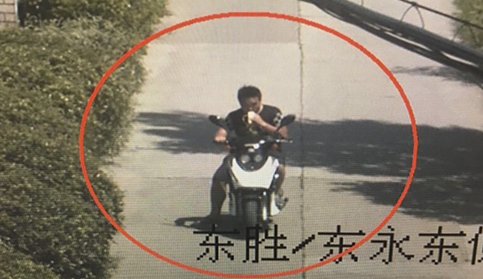 Кадр из видео с камер наблюдения/Xinmin.cn