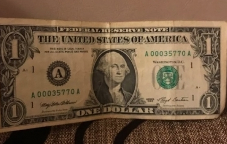 Доллары 1993 года выпуска. Один доллар 1993 года выпуска. Как продать один доллар. Кто хозяин доллара. Что можно купить на 1 доллар