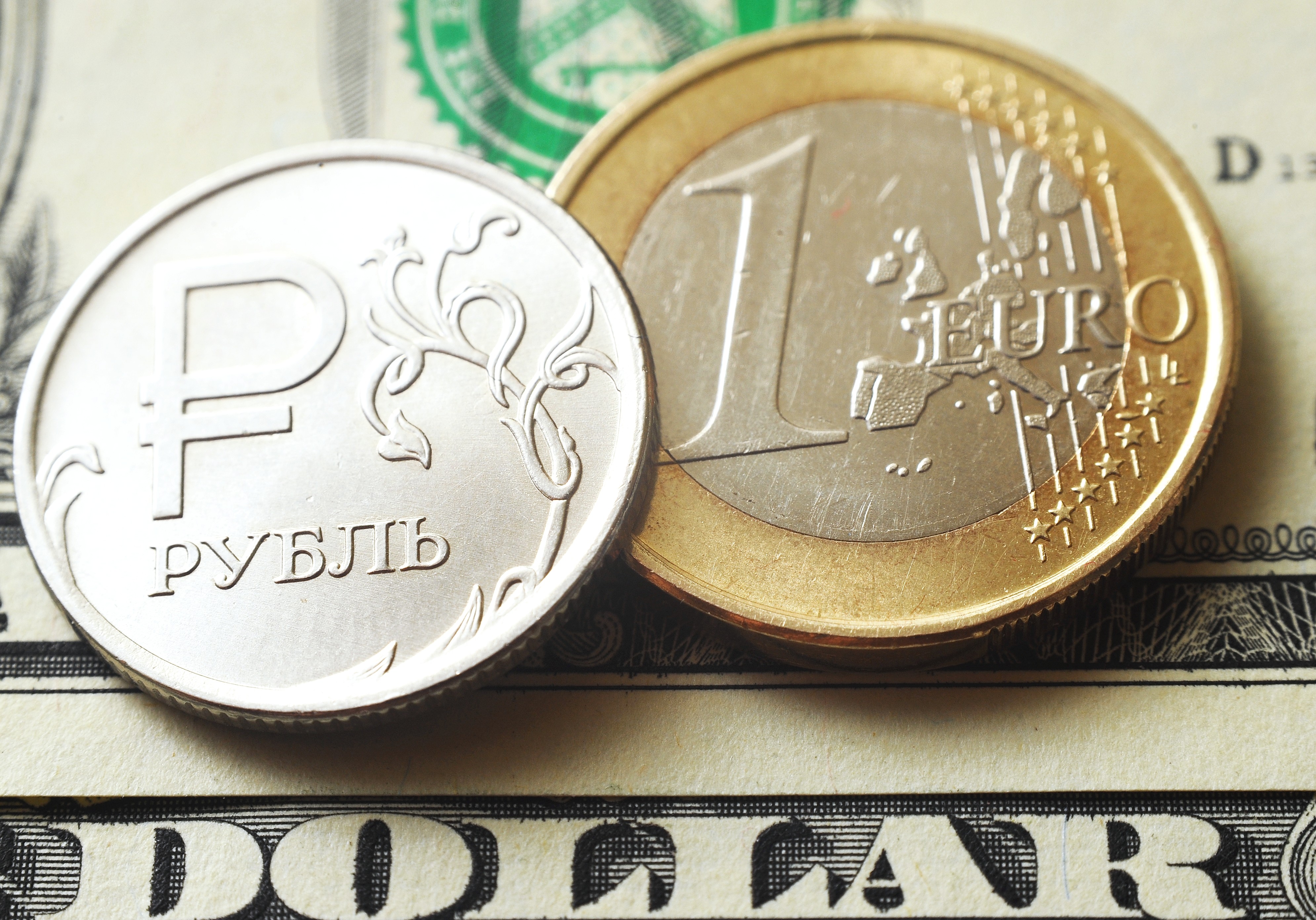 Доллар евро российский. Евро в рубли. Квоо рубль. Доллары евро рубли картинки. Валюта России.