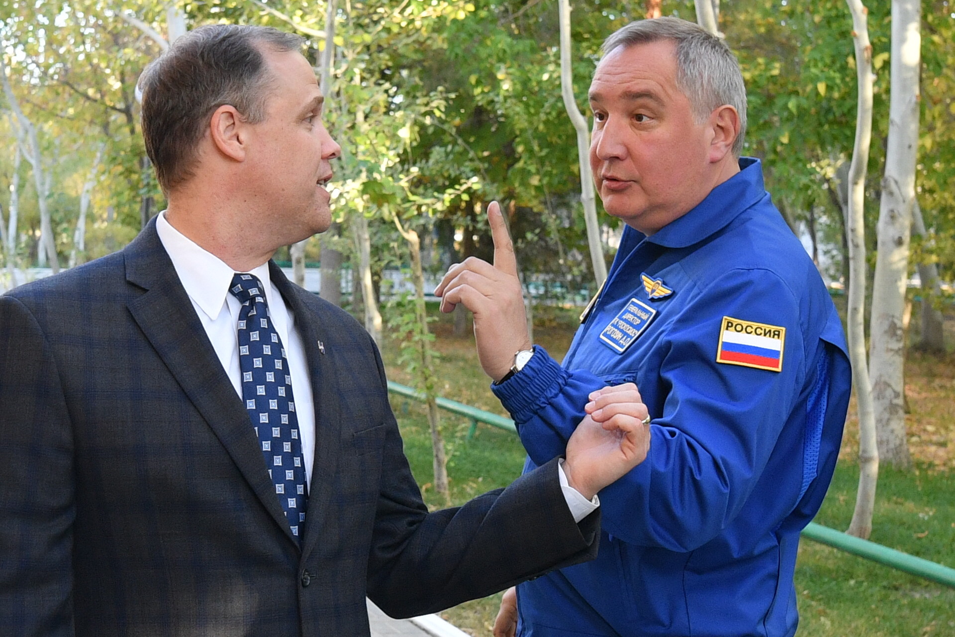 Генеральный директор ГК "Роскосмос" Дмитрий Рогозин (справа) и глава NASA Джим Брайденстайн. Фото © РИА Новости/Алексей Филиппов
