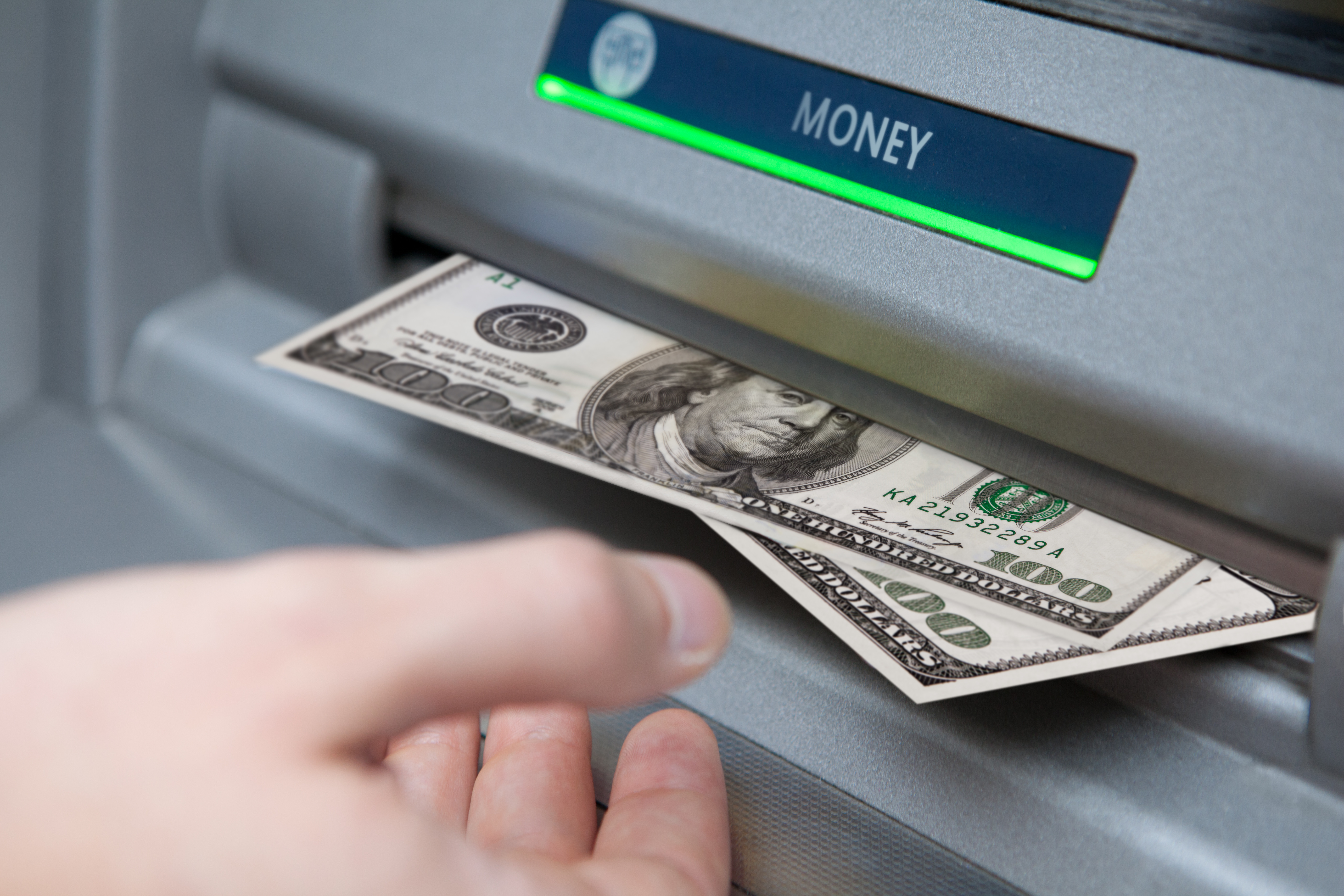 Можно ли снять доллары в 2024. Деньги в банкомате. Деньги из банкомата. Доллары в банкомате. Снятие денег в банкомате.