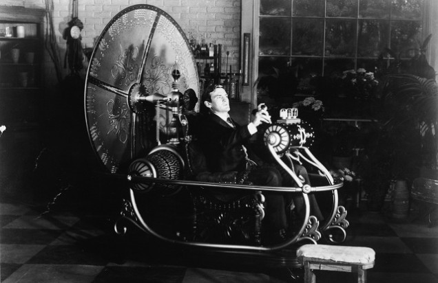 Так выглядит машина времени, описанная в одноимённом фантастическом романе Герберта Уэллса (1895 год). Фото: © grunger.net