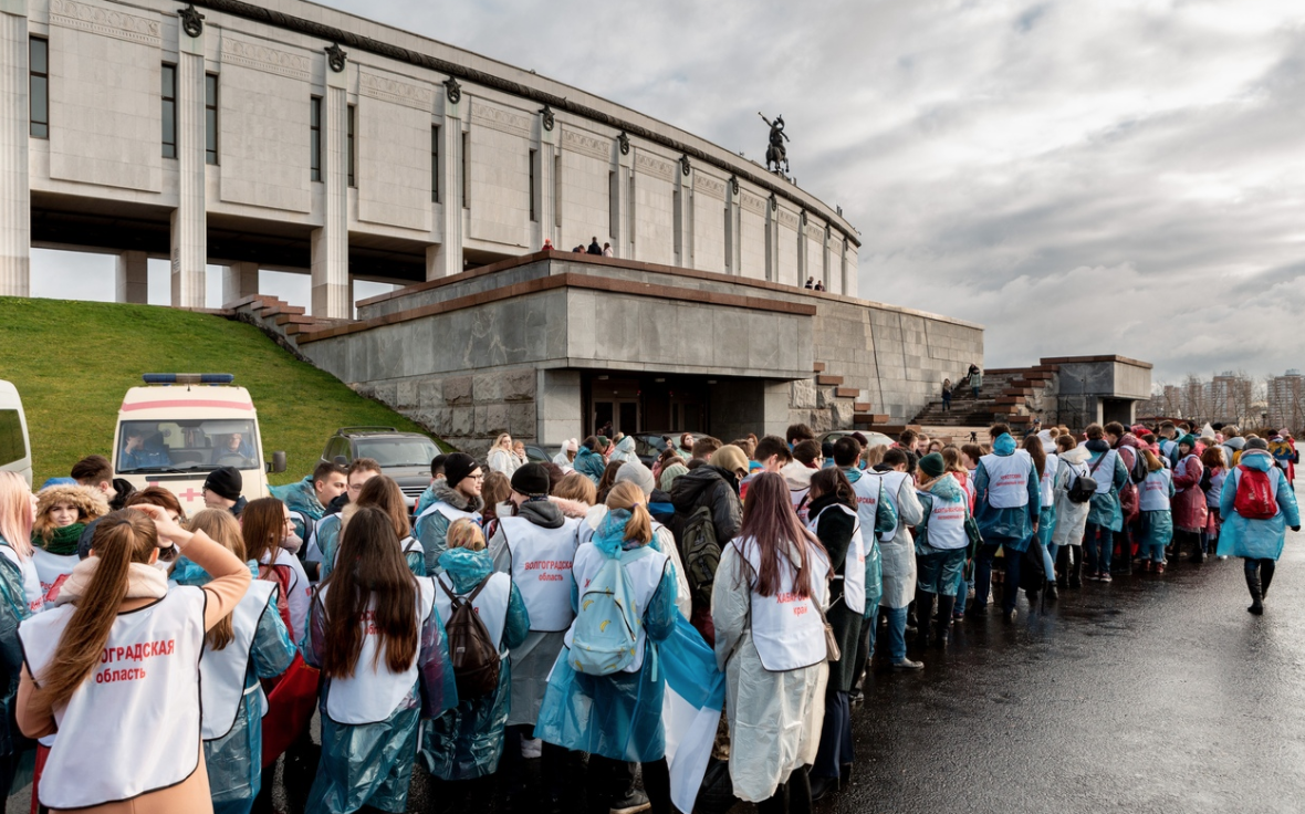 протесты в каталонии. малайзия население численность. каталония болезнь. 600 человек на фото. скопление людей.