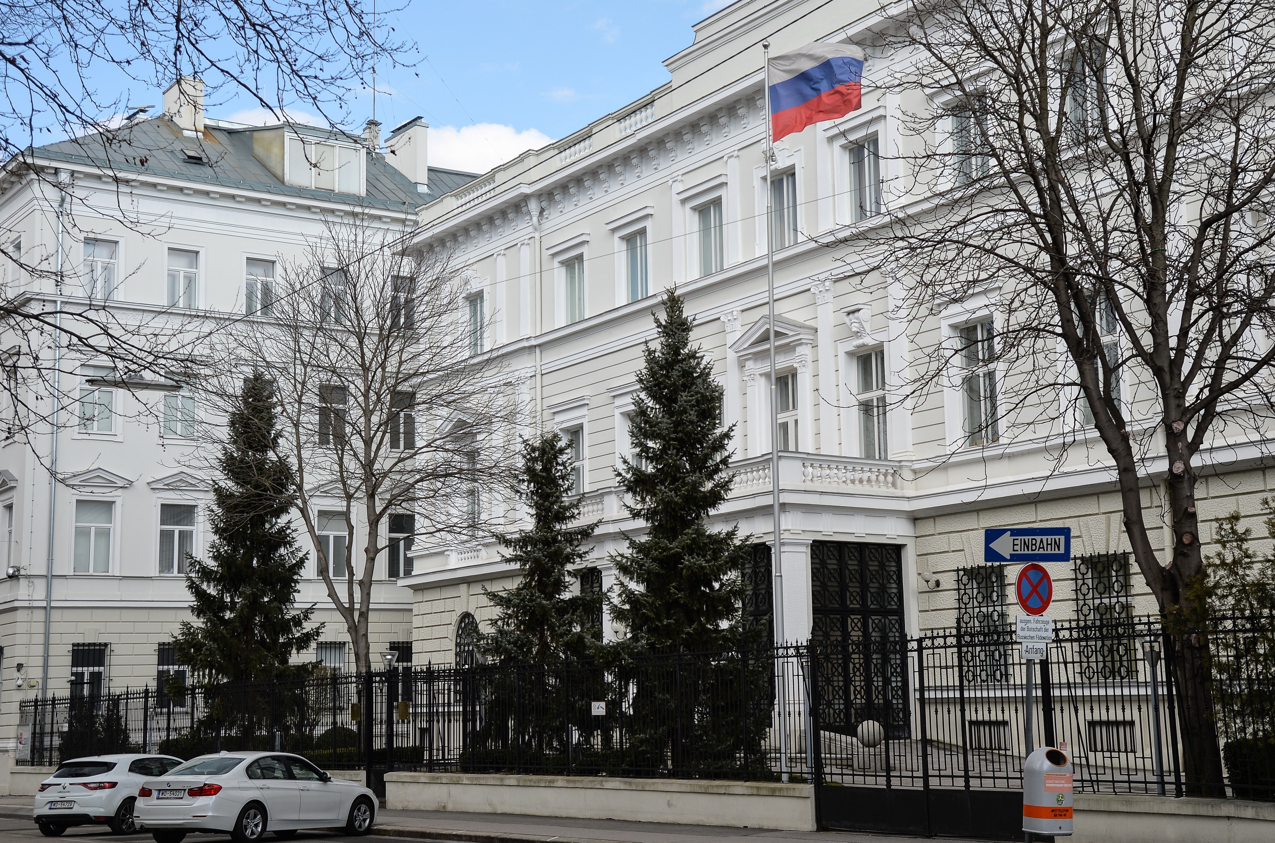 1 российское посольство. Российское посольство в Австрии. Посольство РФ В Вене. Советское посольство в Вене. Посольство России в Австрии Вена.