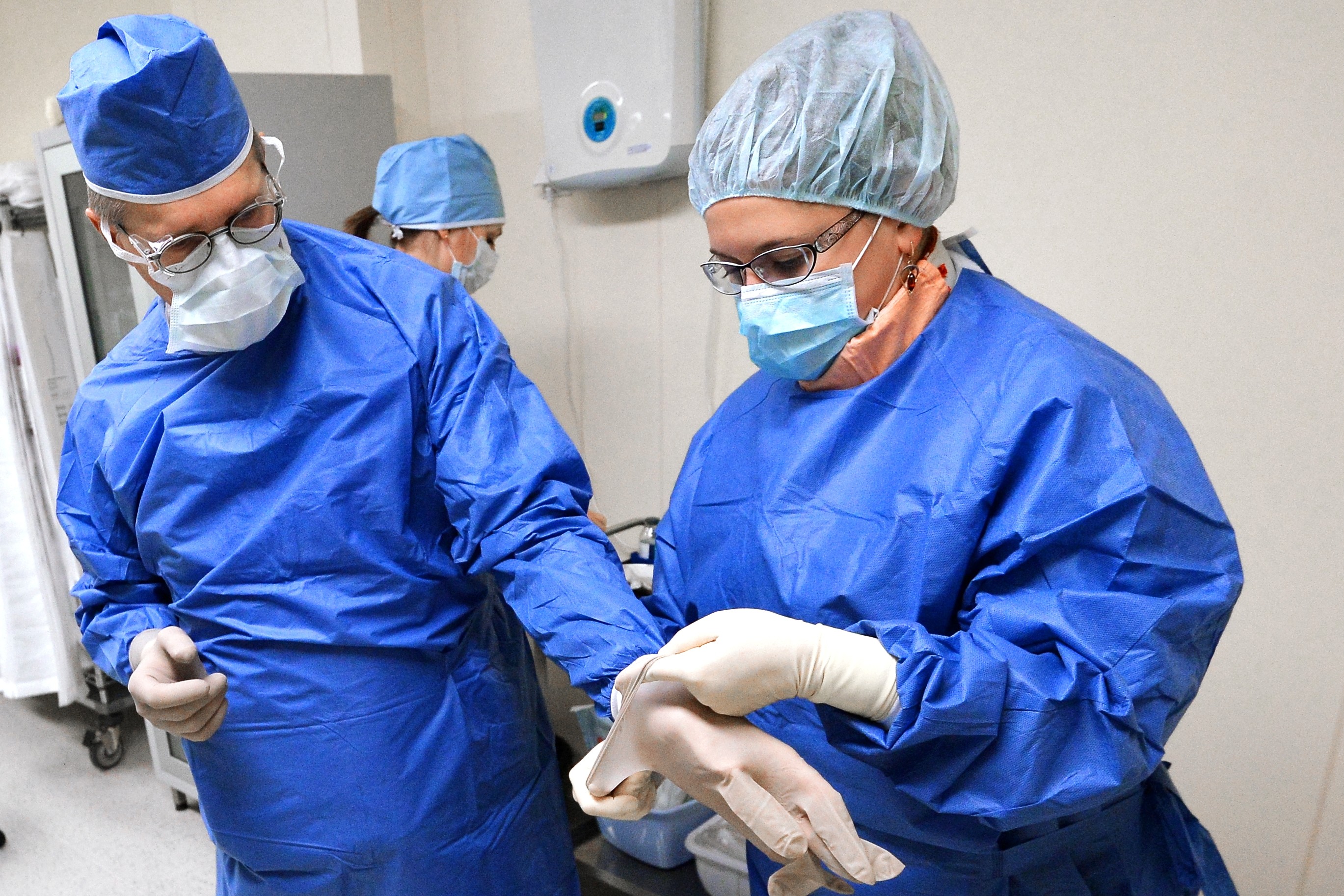 Центр здоровье хирург. Сердечно-сосудистая хирургия. Сосудистый хирург в Ташкенте. Розовое после операции.
