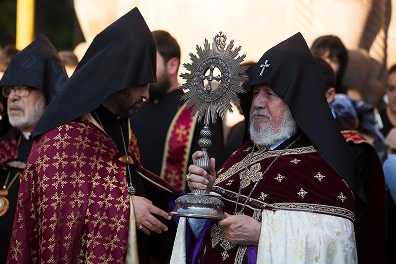 Патриарх Гарегин II (справа). Фото: &copy; Facebook/ Գարեգին Բ Կաթողիկոս Ամենայն Հայոց/ Karekin II, Catholicos of All Armenians