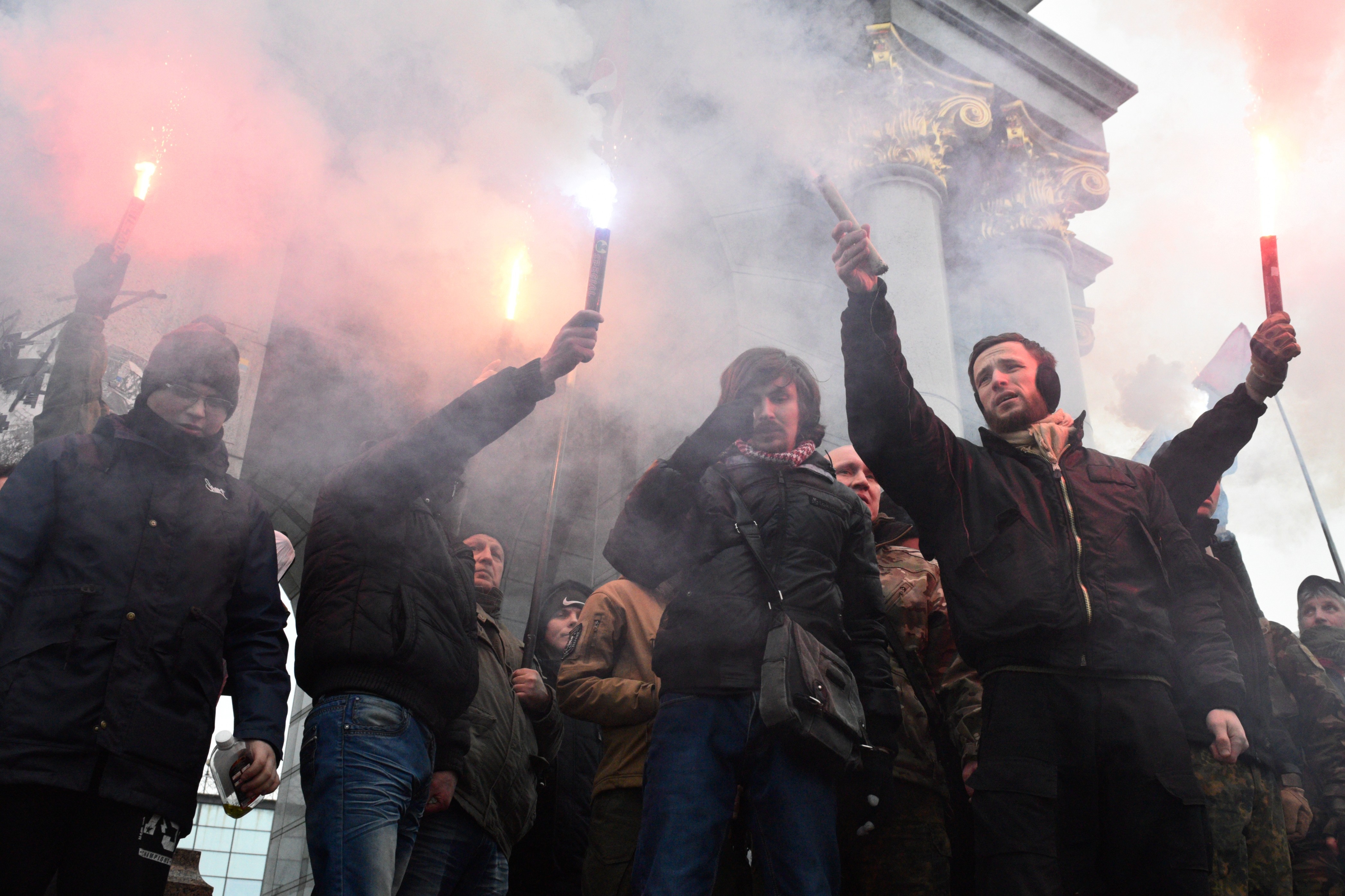 Срочные новости сегодня россия украина. Майдан 2014 года на Украине. Праворадикалы в России.