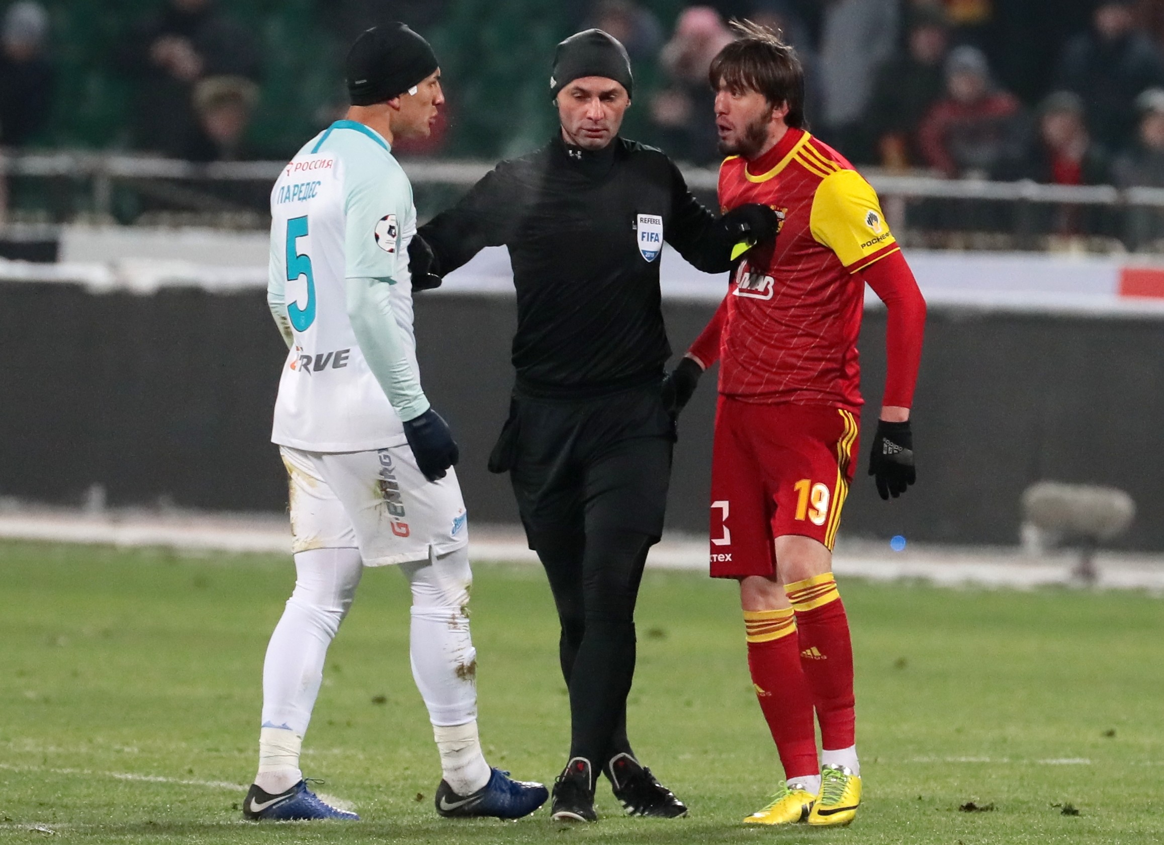 Матч, несмотря на мороз, получился эмоциональным и боевитым. Фото: © РИА Новости/Виталий Белоусов