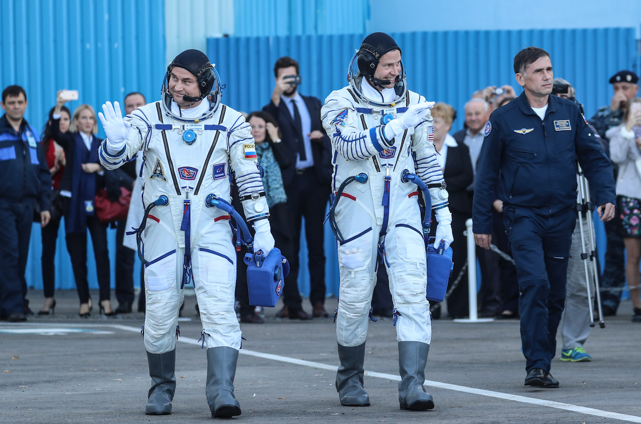 Овчинин на МКС. Космонавты Байконур. Космонавты перед стартом. Космонавты на Байконуре перед стартом.