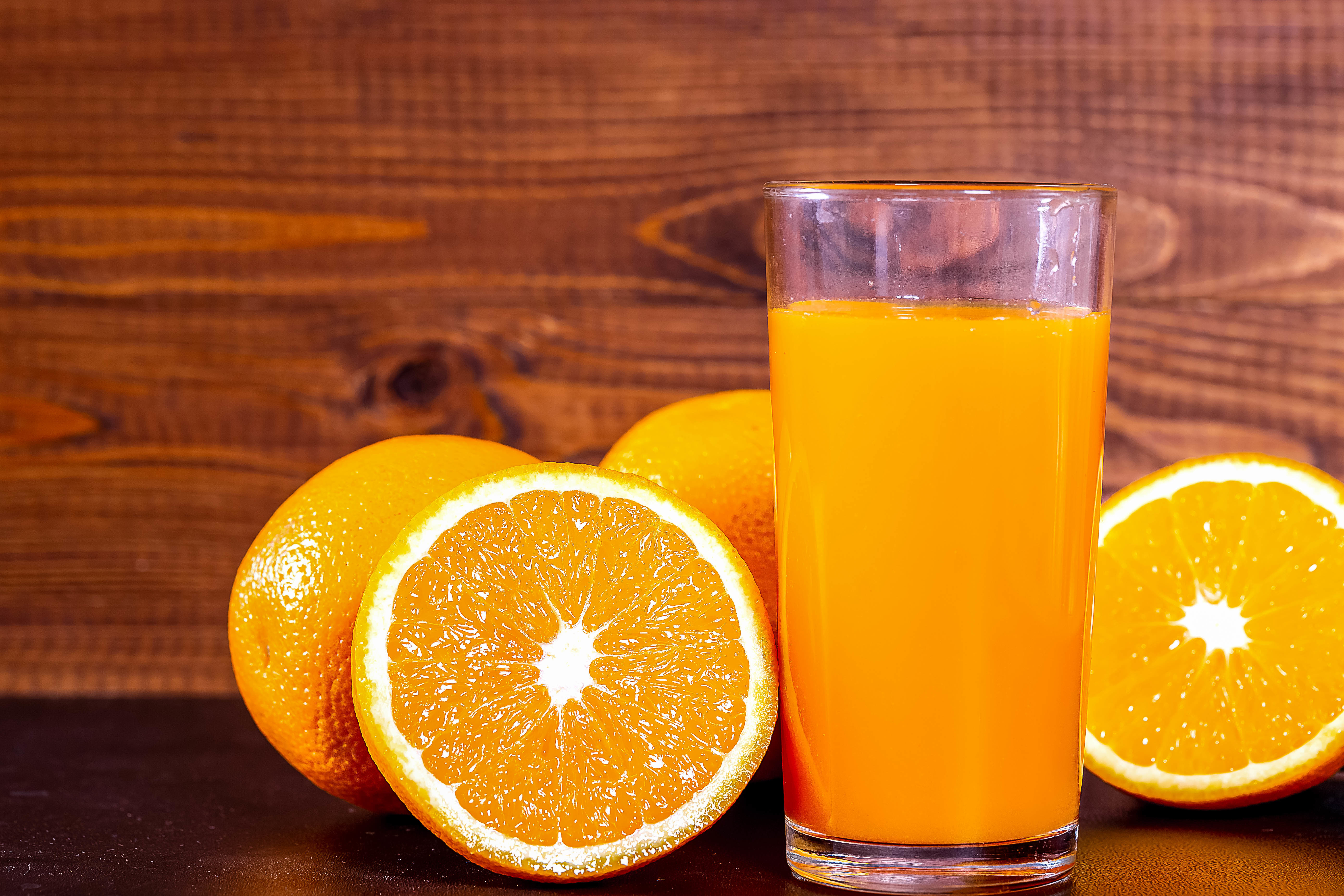 Как приготовить апельсиновый сок. Свежевыжатый сок апельсин. Фреш апельсиновый 200 мл. Сок апельсин апельсин. Свежевыжатые соки апельсиновый.