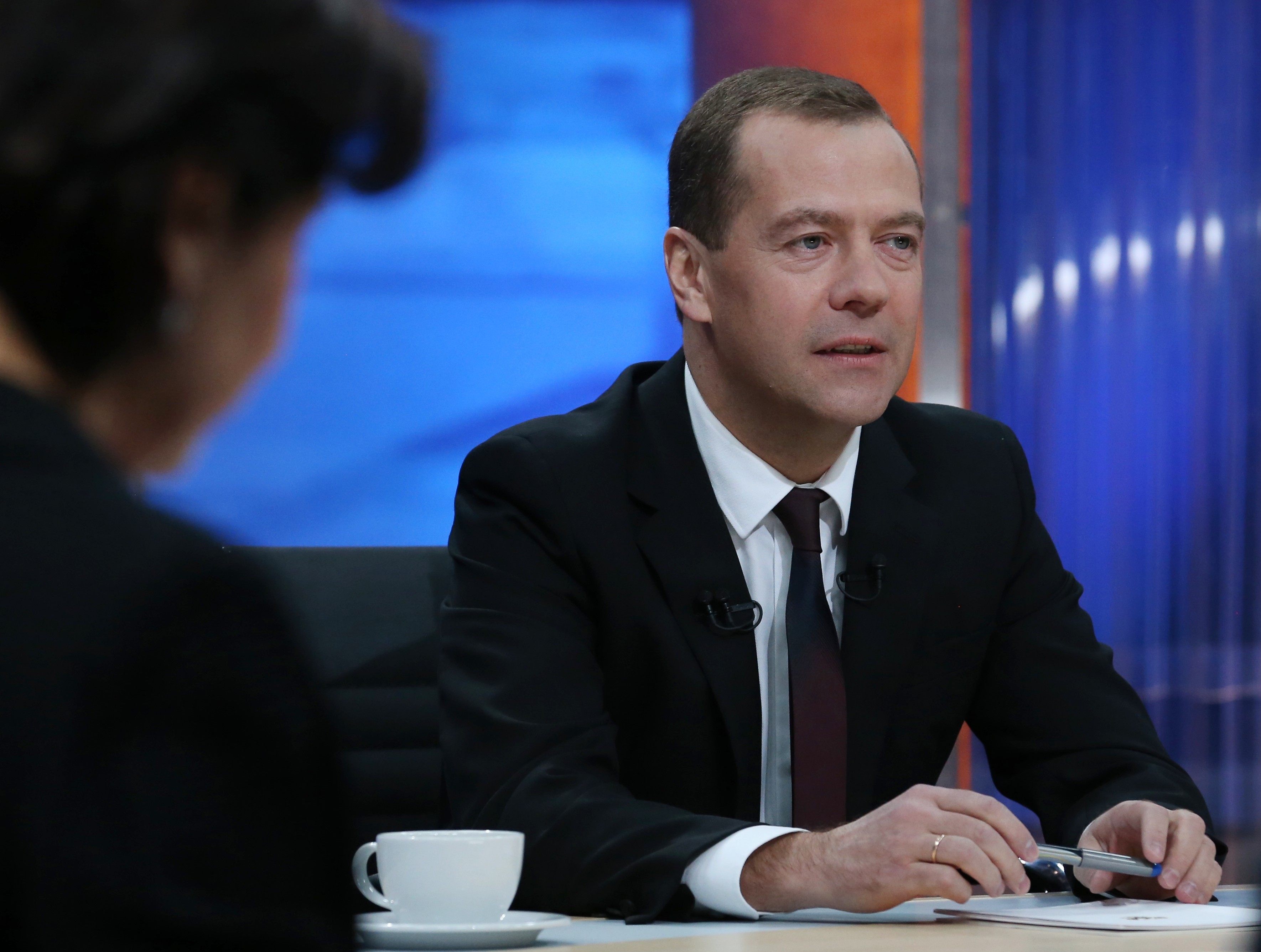 Интервью российским сми дмитрия медведева. Деньги есть Медведев. На это средства есть Медведев. Медведев заверил,.