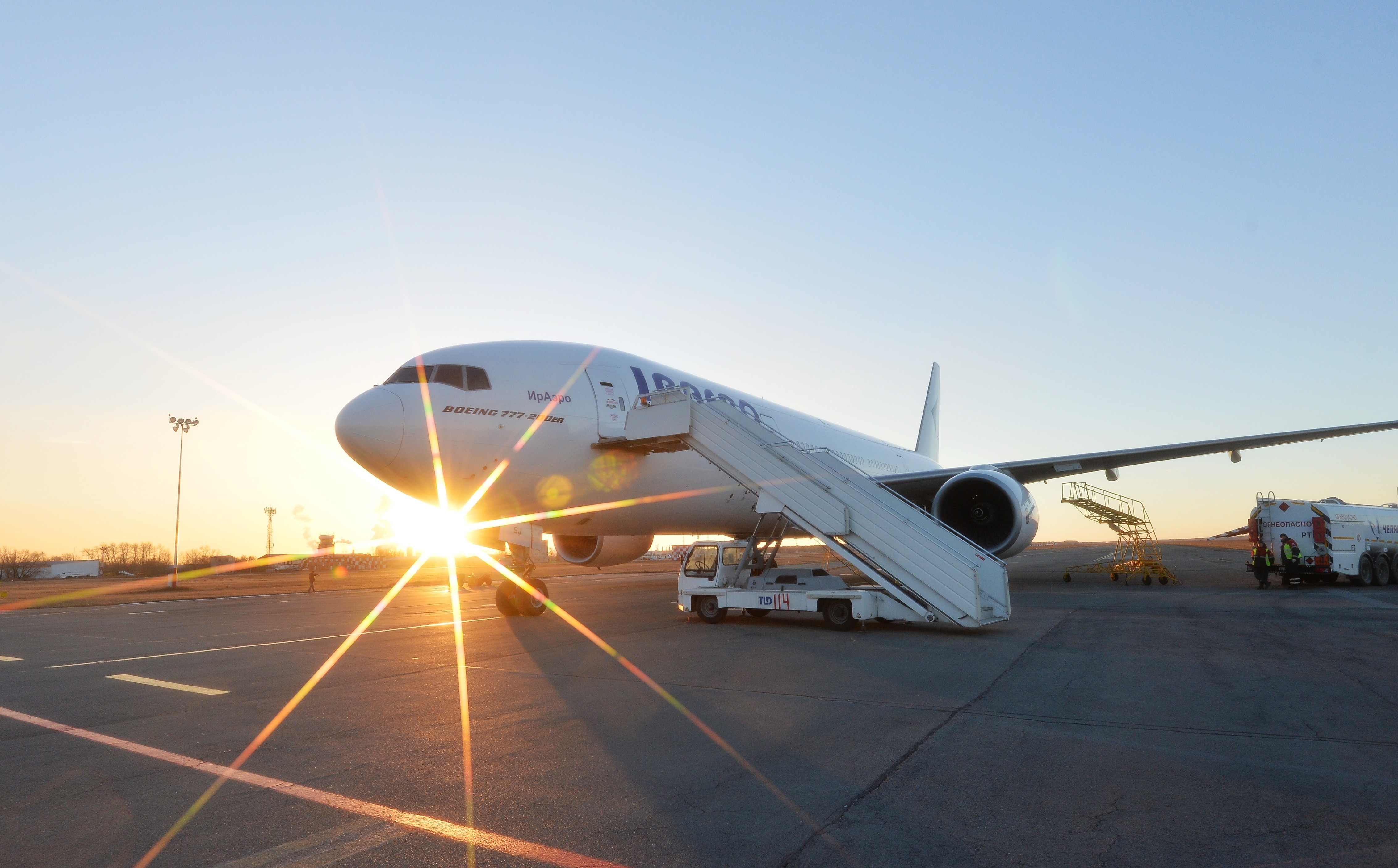 South airport. Самолет 2022. Самый большой самолёт в России. На Юг России на самолете. Самый длинный самолет.