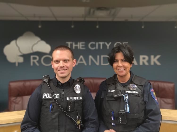 Брэйден Саффилд и Шэнан Снепп (справа). Фото: facebook/Roeland Park Police Department