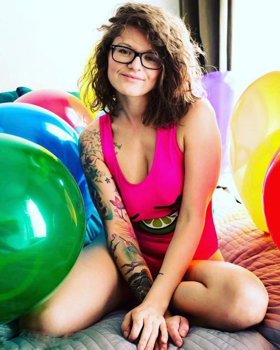 Фото девушки с воздушными шарами