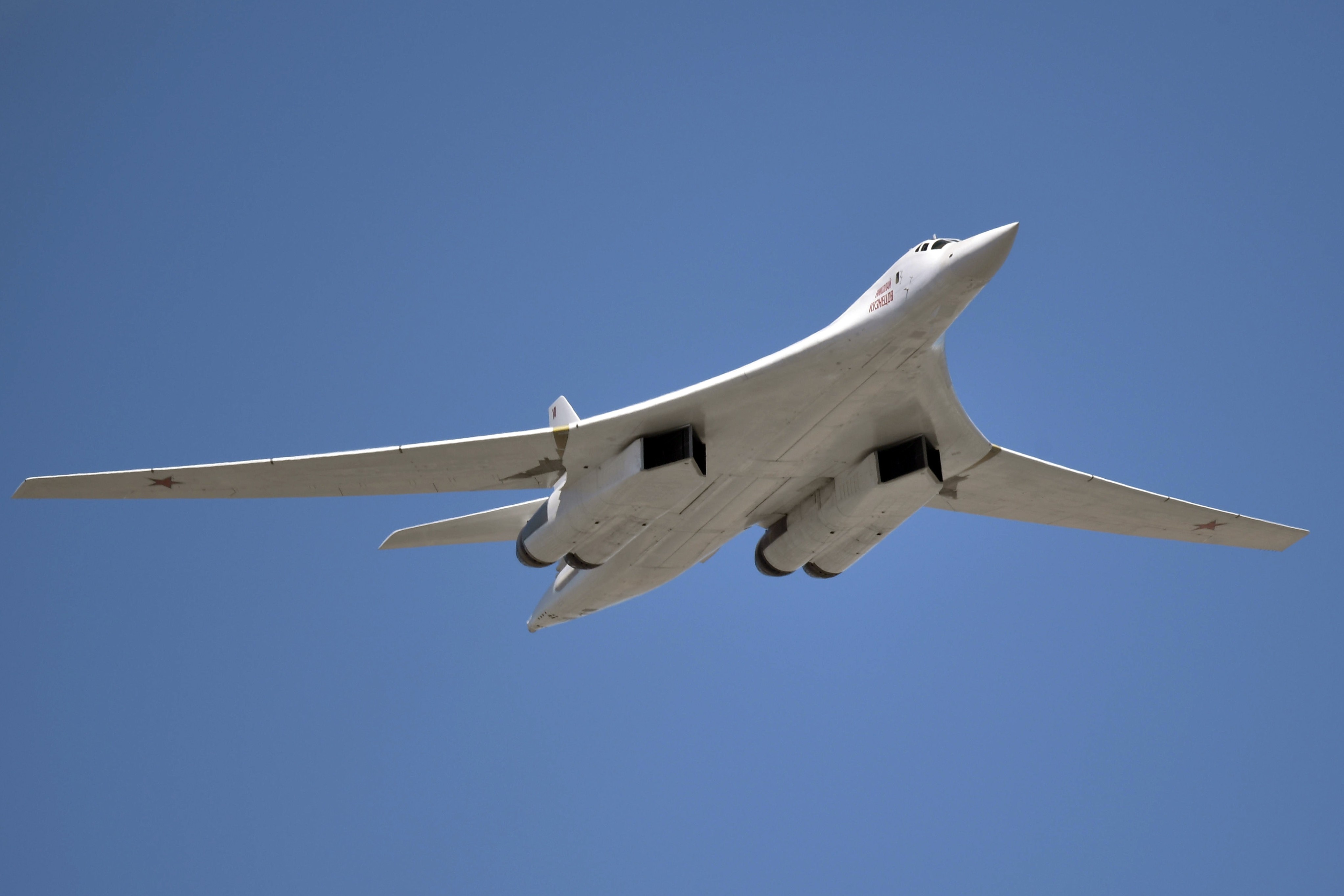 Белый лебедь высота. Ту-160м белый лебедь. Ту-160 белый лебедь. Белый лебедь самолет ту 160. Стратегический бомбардировщик ту-160.