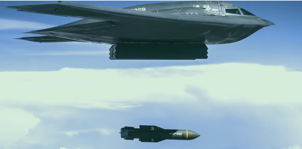 Кадр из видео B-2 dropping two MOPs&nbsp; youtube.com