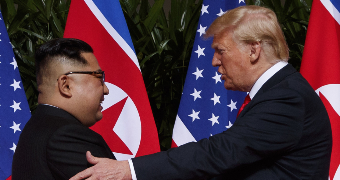 Ким Чен Ын и Дональд Трамп. Фото: &copy;AP/Evan Vucci









