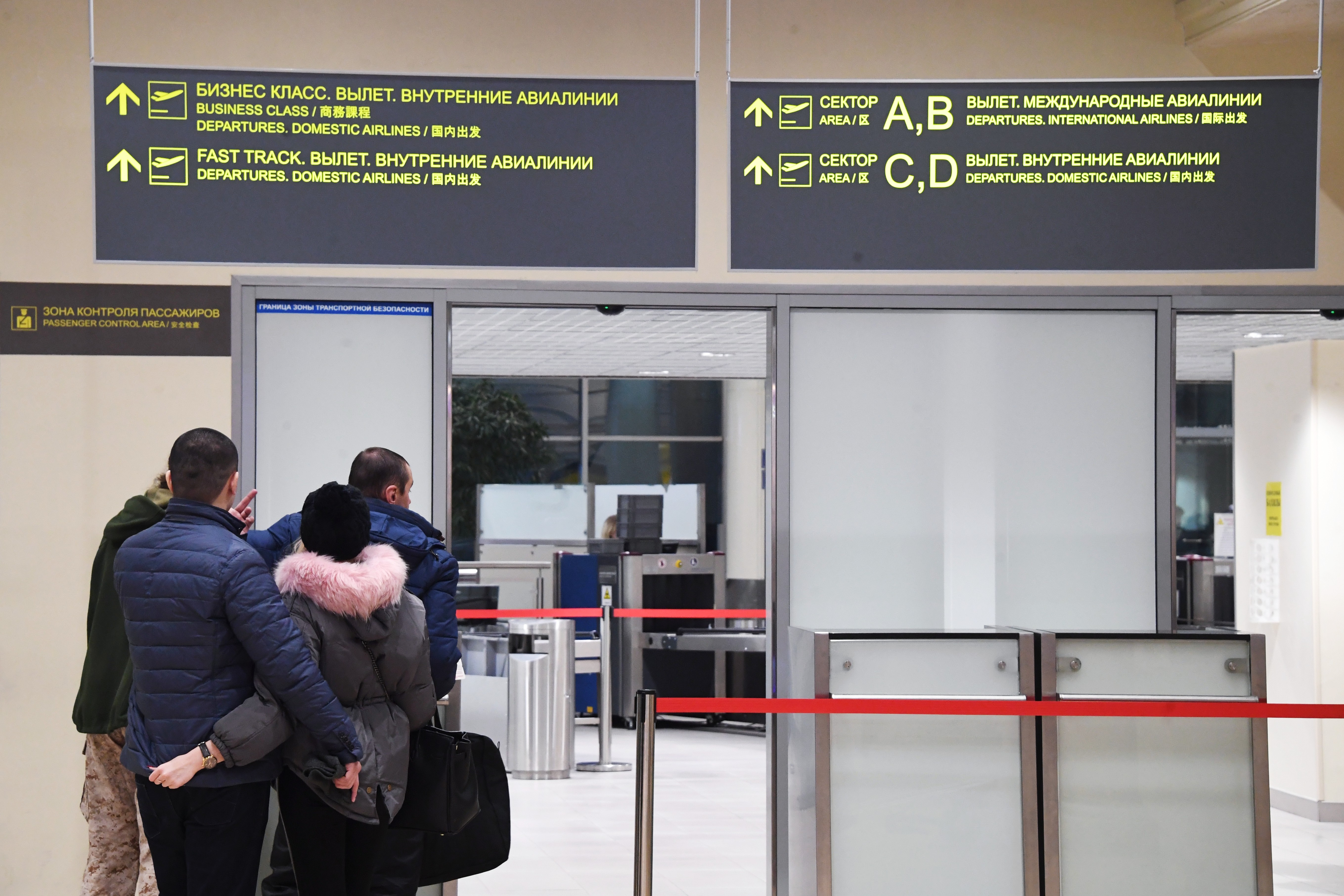 Налог за выезд. Fast track в аэропорту Домодедово. Налог на выезд из страны. Налог на выезд.