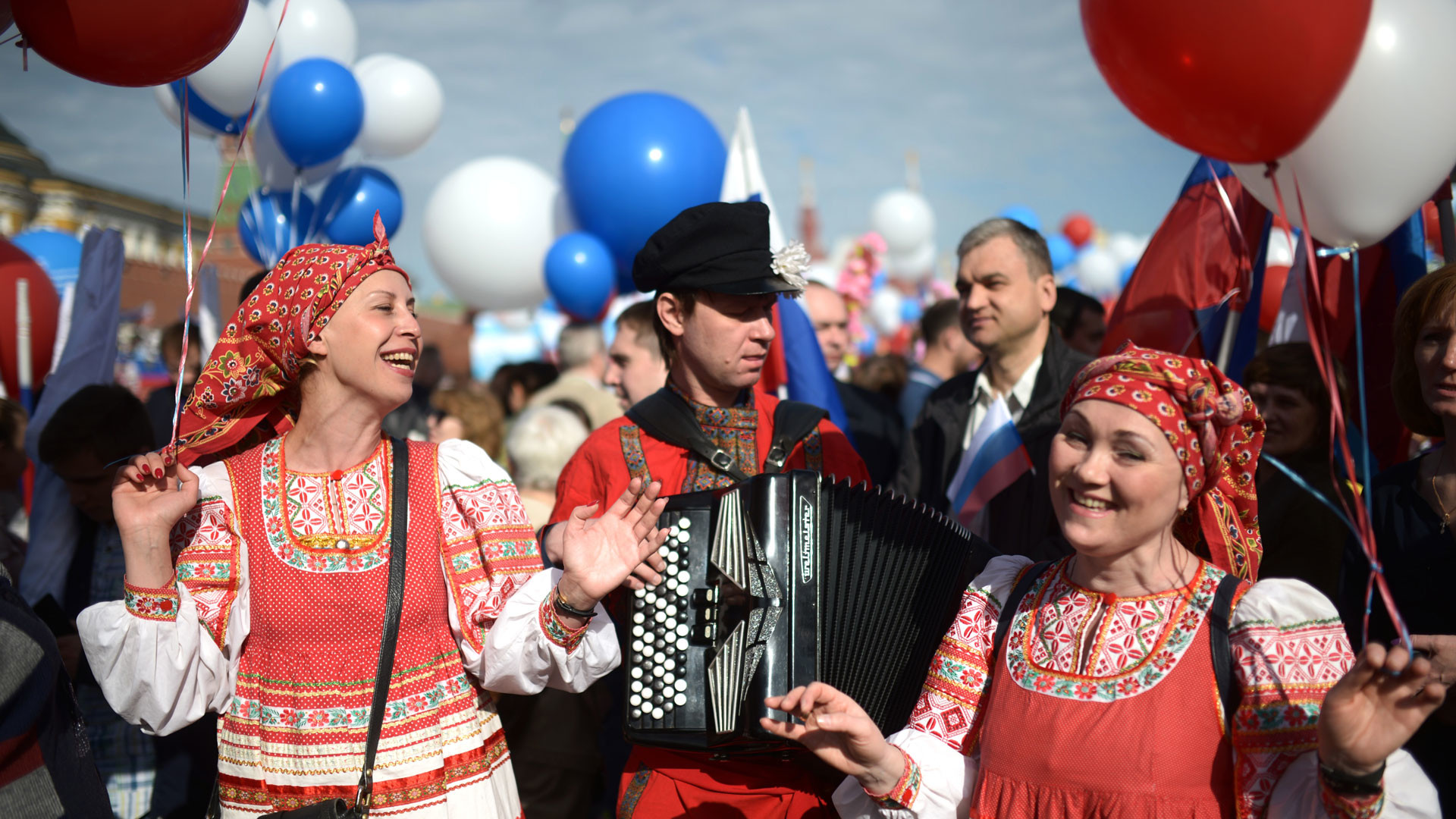 1 мая народный. Первомай в России. Первое празднование 1 мая в России. Народные гуляние в мае. Первомай в современной России.