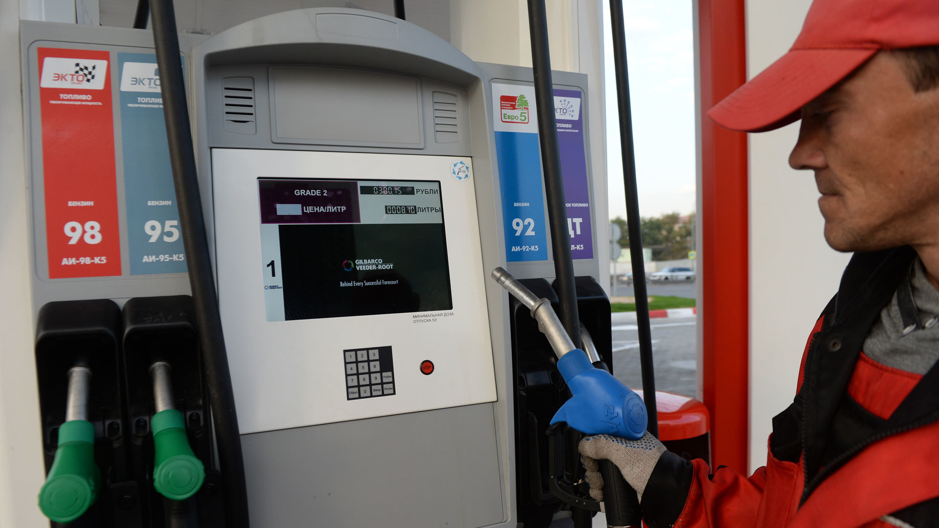 Бензин в ростове на дону сегодня. Дизельное топливо на АЗС. Подорожание бензина. Рост цен на бензин. Топливо дорожает.