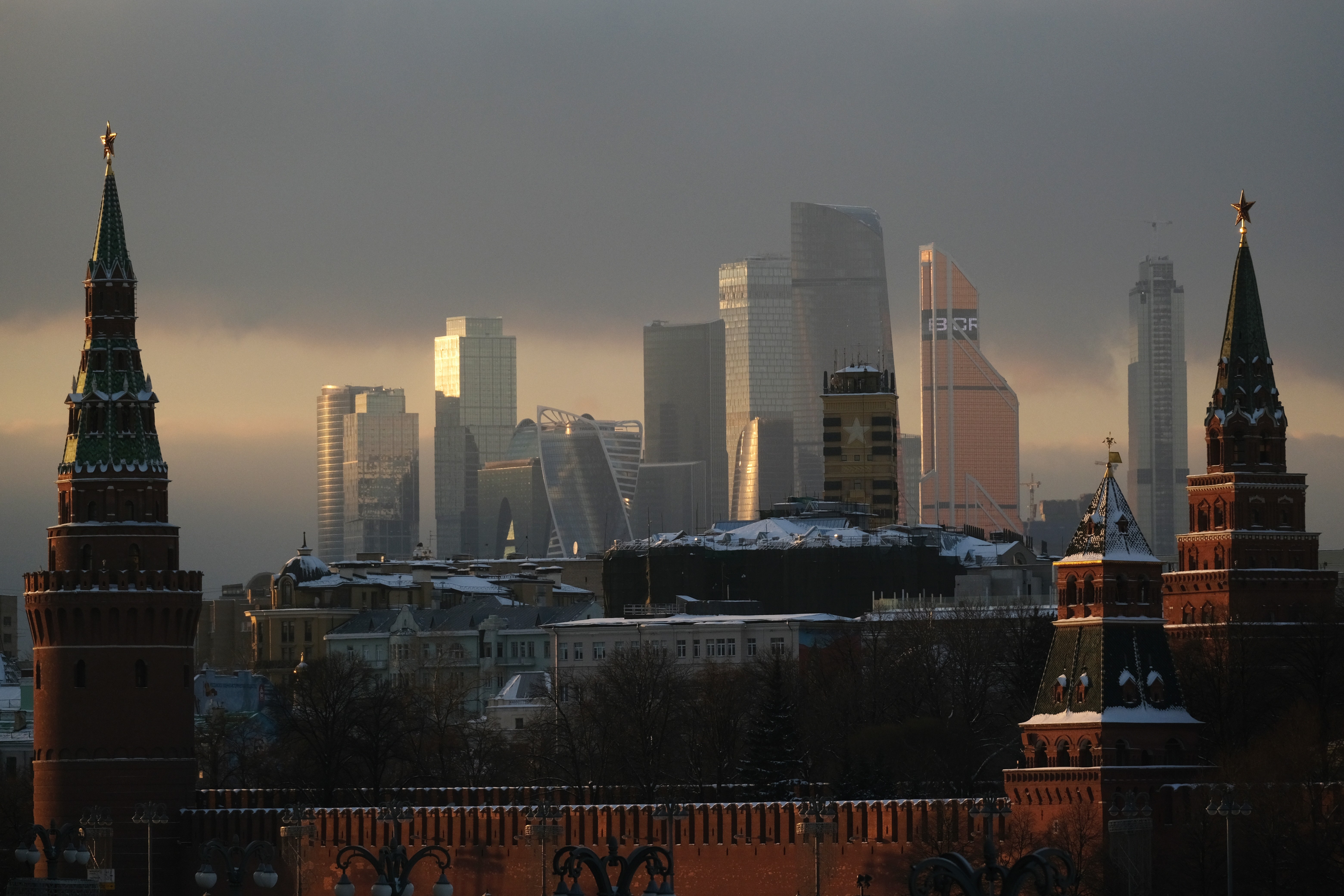 Какая современная москва. Москва Сити 1999. Москва 8k. Москва в далеке. Москва Сити в далеке.