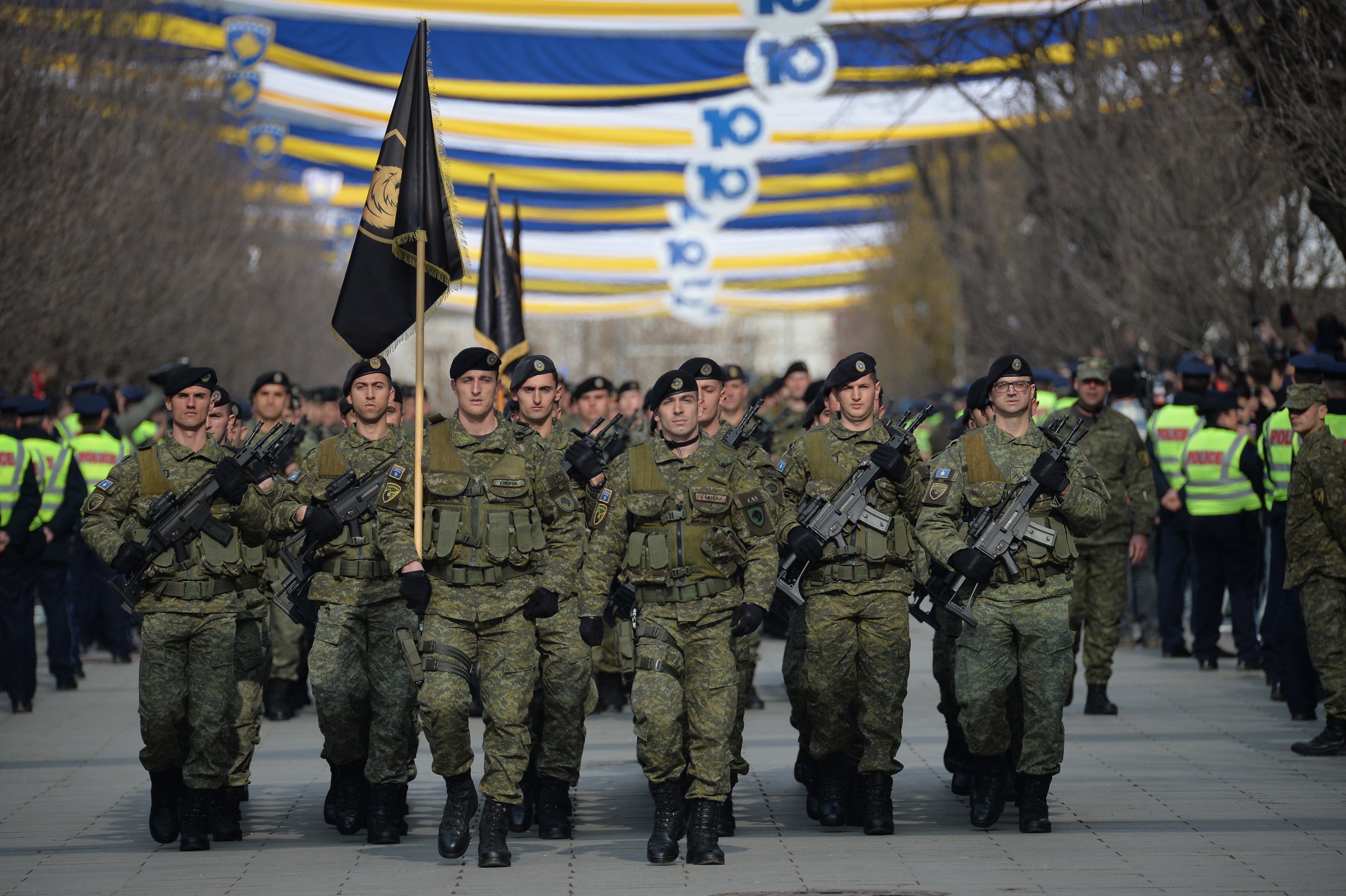 <p><span>Участники военного парада&nbsp;в честь 10-летия независимости Косово в Приштине. Ф</span>ото: &copy; РИА Новости/Алексей&nbsp;Витвицкий</p>