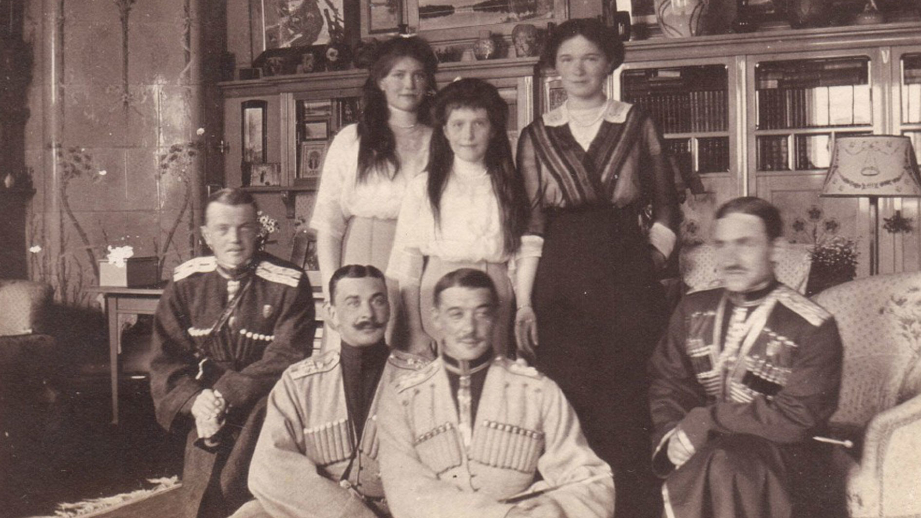 В Ессентуках нашли тайник с фотографиями семьи Николая II