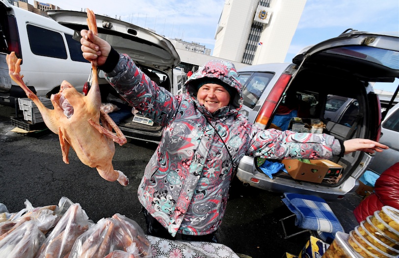 Ярмарка на центральной площади Владивостока. Фото: &copy; РИА Новости/Виталий Аньков