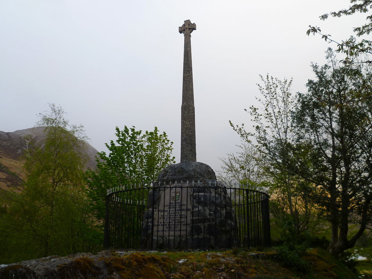 Памятник жертвам резни в Гленко. Фото © Wikipedia / kim traynor