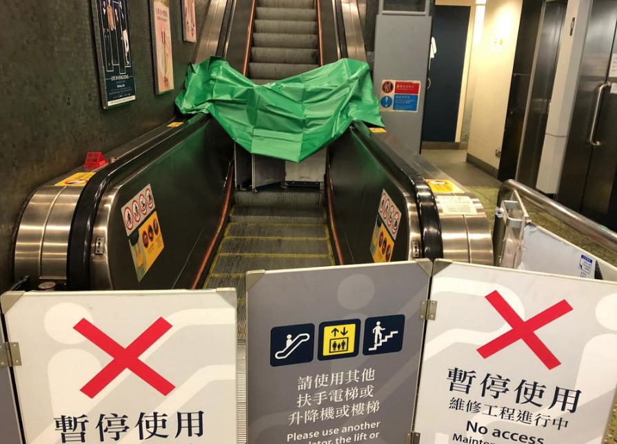 Девять человек пострадали в метро Гонконга из-за ЧП с эскалатором