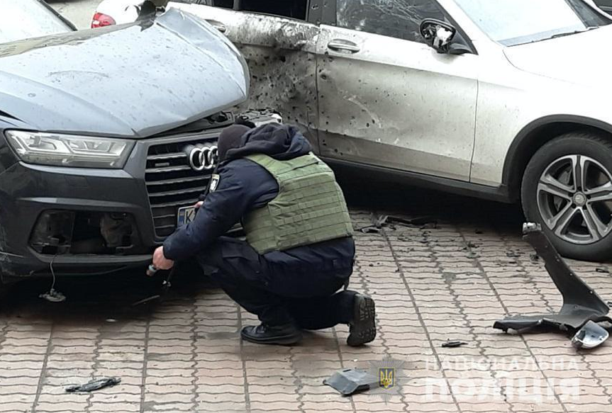 Дтп турчинова. Александр Турчинов авария в Киеве. Машину Турчинова взорвали.