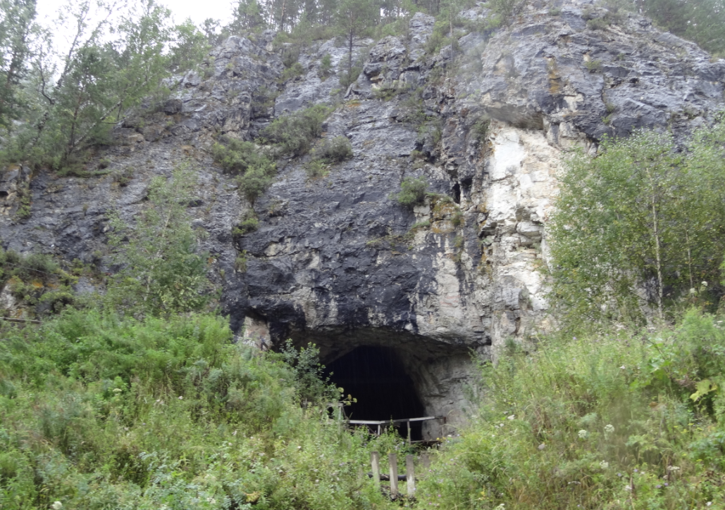 Пещера, в которой был найден первый фрагмент.  Фото: © wikipedia.org
