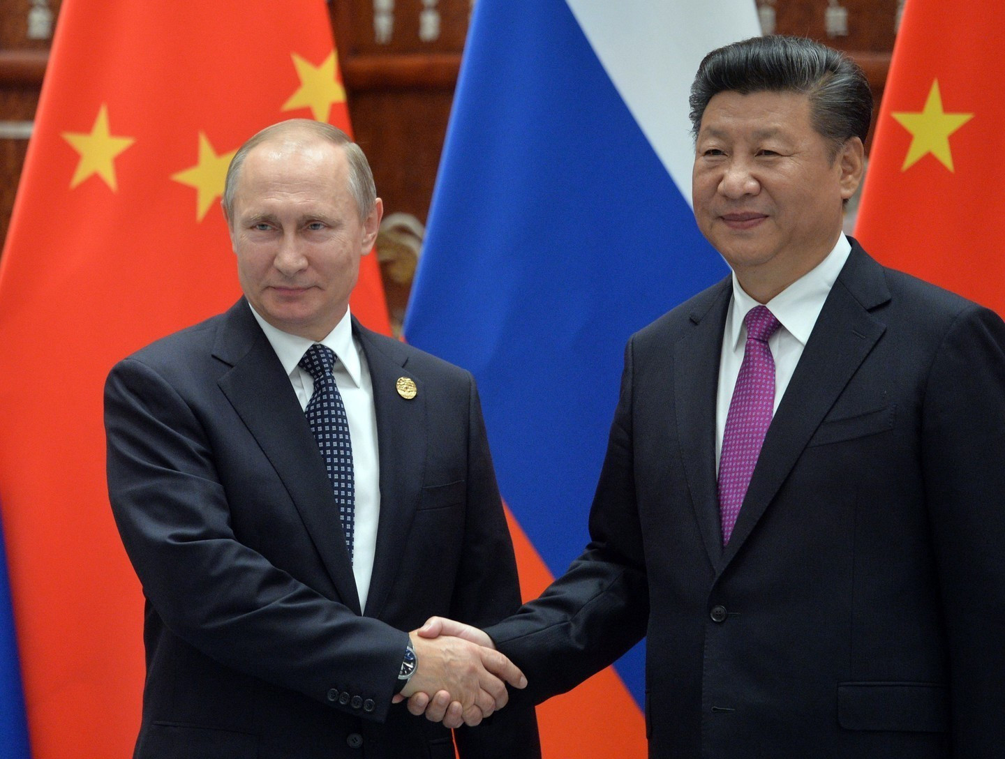 Президент РФ Владимир Путин (слева) и председатель КНР Си Цзиньпин. Фото: ©РИА Новости/Алексей Дружинин
