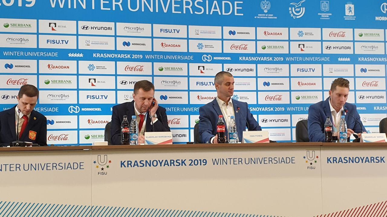 Тренеры сборной России и Словакии на послематчевой пресс-конференции. Фото: LIFE
