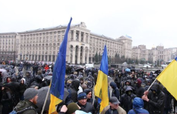 <p>Фото: © <a href="https://vesti-ukr.com/kiev/329084-radikaly-sobirajutsja-na-protest-v-tsentre-kieva-pod-prolivnym-dozhdem" target="_self">vesti-ukr.com</a></p>
