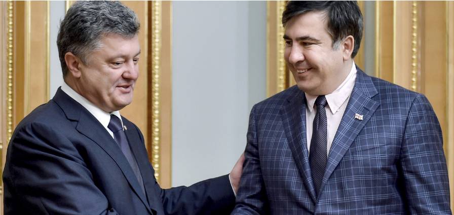 Президент Украины Пётр Порошенко (слева) и Михаил Саакашвили во время встречи в 2015 году. Фото: © РИА Новости/Николай Лазаренко
