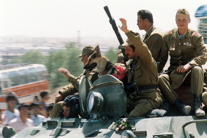 15 мая 1988 года. Начался поэтапный вывод ограниченного военного контингента советских войск из Афганистана. Фото: © РИА Новости/В. Киселев
