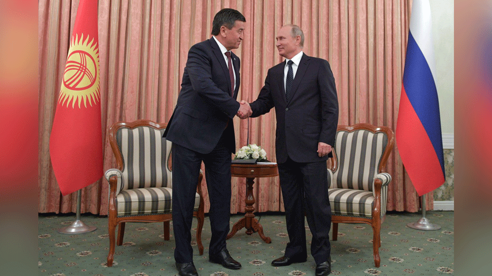 Президент РФ Владимир Путин и президент Киргизии Сооронбай Жээнбеков. Фото: © РИА Новости/Алексей Дружинин

