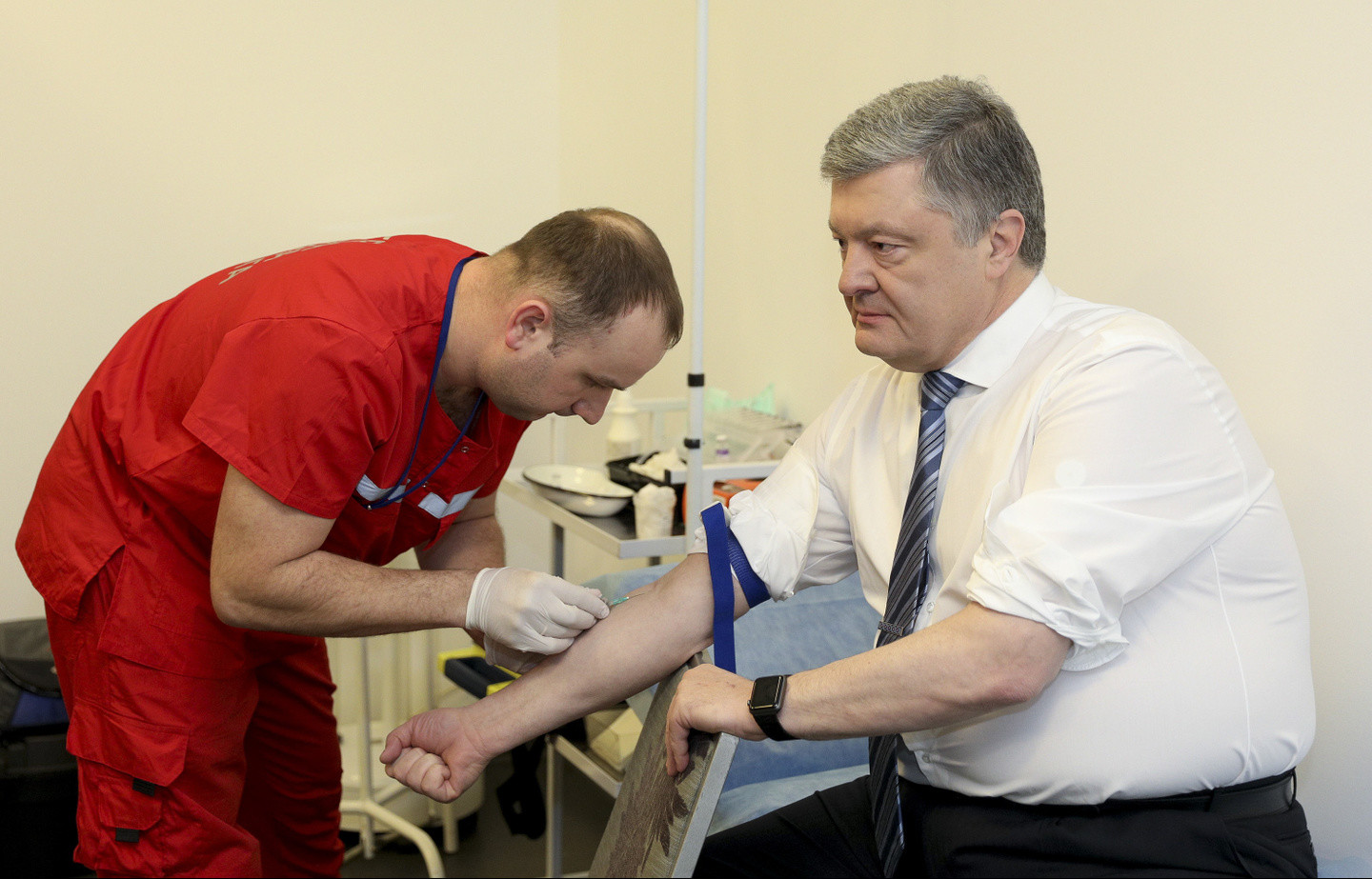 Пётр Порошенко сдаёт анализы. Фото: © Presidential Press Service Pool Photo via AP / Mikhail Palinchak
