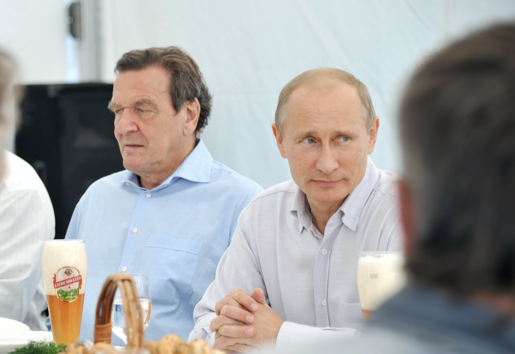 Владимир Путин и Герхард Шрёдер (слева). Фото: ©РИА Новости/Алексей Никольский
