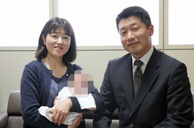 Рюсукэ Секино с родителями. Фото: © Kyodo News
