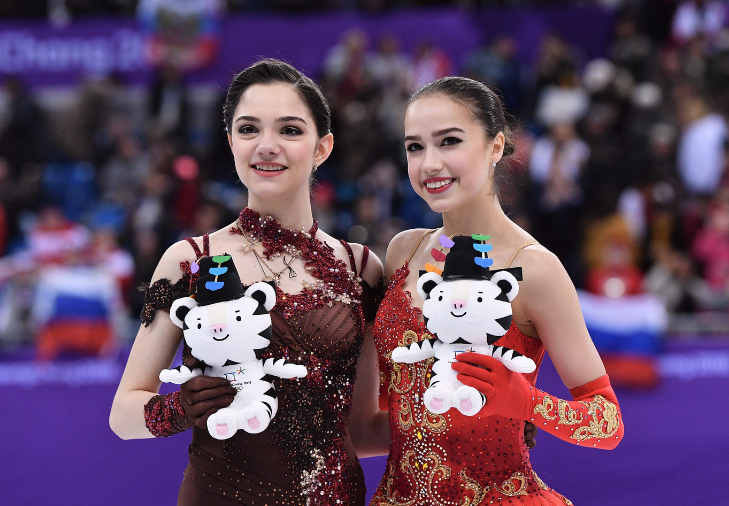 Алина Загитова (слева) и Евгения Медведева. Фото: РИА Новости/Владимир Песня 
