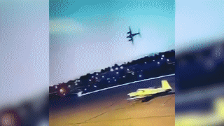 Видео: youtube/LiveLeak - Fullerton plane crash: Pilot killed in fiery small-plane crash
