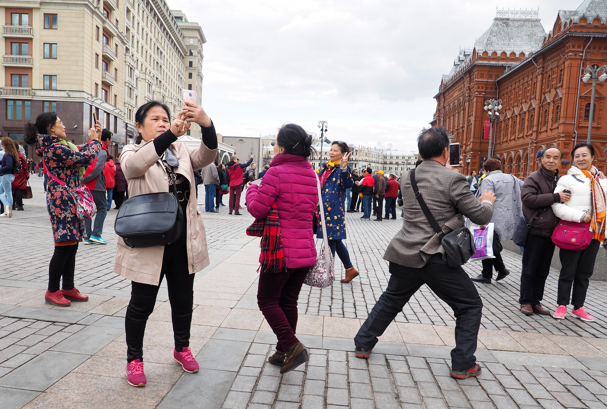 Главные новости часа в мире. Китайские туристы. Китайский туристы в Росии. Китайские туристы в России. Китайские туристы в Москве.